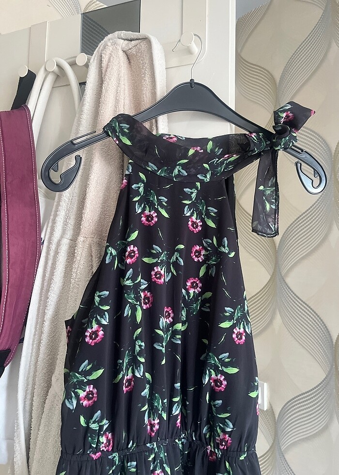 Çiçekli siyah elbise - Görsel 2