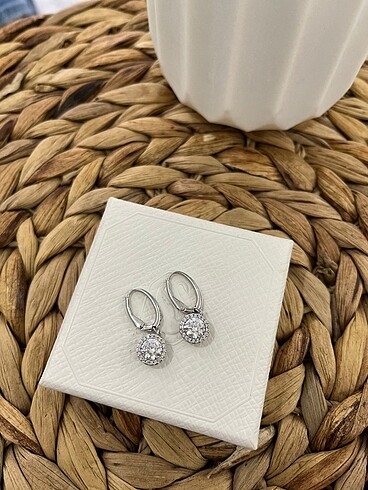  Beden Swarovski küpe