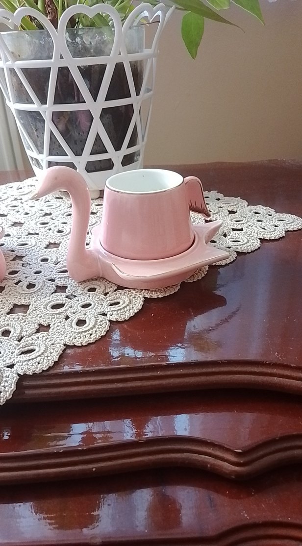 Pembe Kuğu Tasarımlı Fincan ve Tabak Seti - Görsel 2