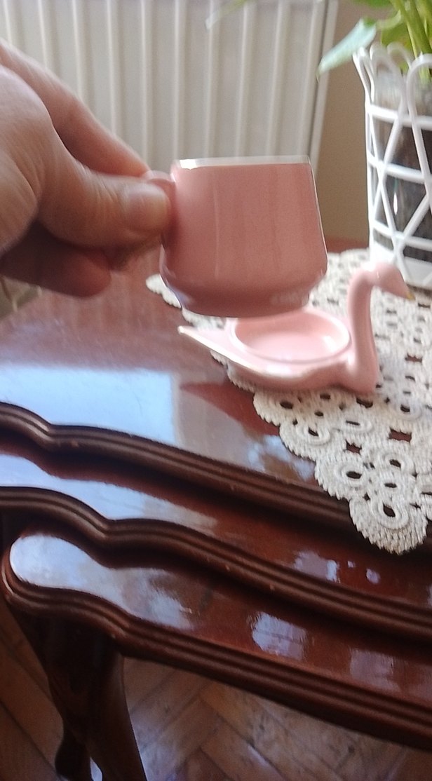 Pembe Kuğu Tasarımlı Fincan ve Tabak Seti - Görsel 3