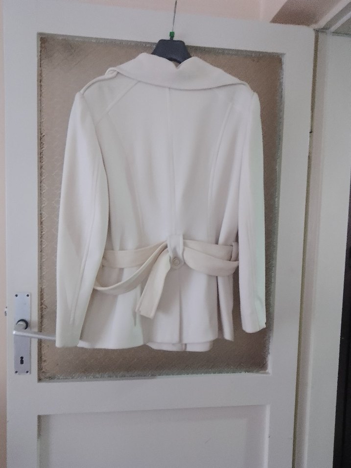 Beyaz Midi Düğmeli Kadın Kaban - Görsel 2