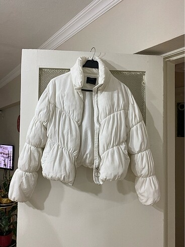 BERSHKA Beyaz mont