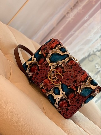 Renkli yılan desenli omuz çantası