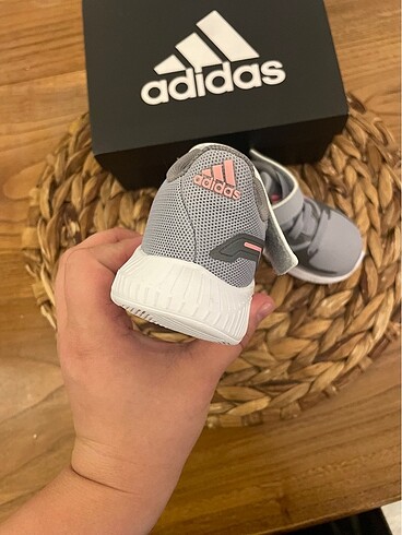 21 Beden Adidas Çocuk Ayakkabı