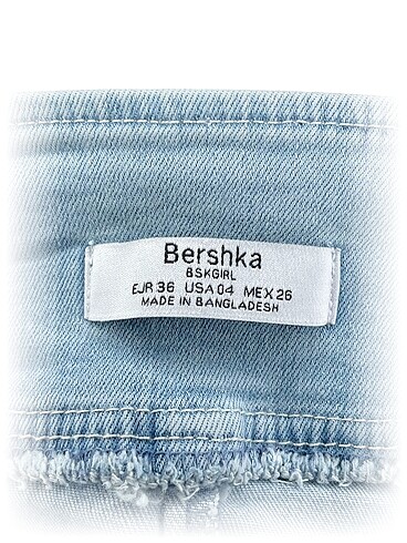 36 Beden Bershka Mini Etek %70 İndirimli.