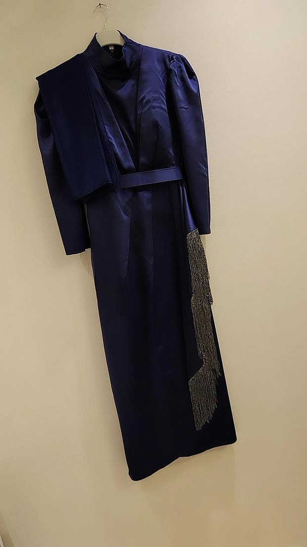 Lacivert Parlak Uzun Drapeli Kadın Abiye elbise şal dahil - Görsel 4