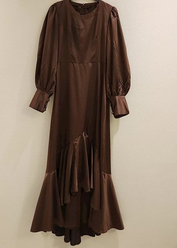 Uzun Kollu Kahverengi Fırfırlı Uzun  abiye Elbise - Görsel 2