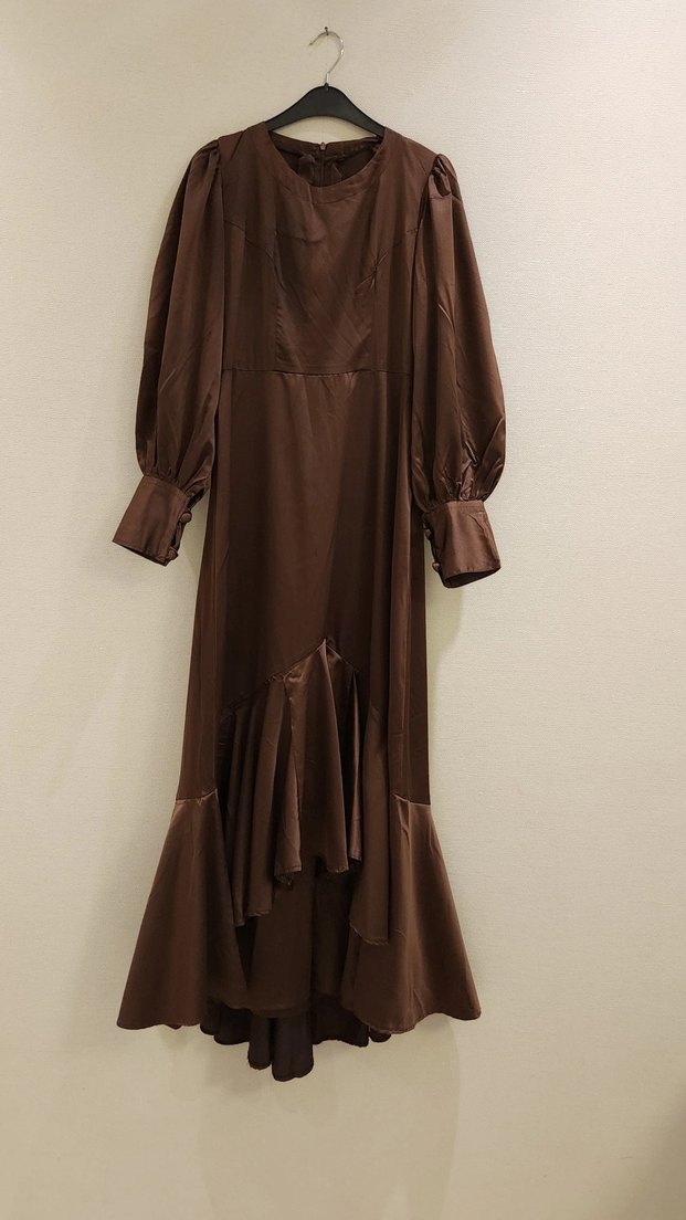 Uzun Kollu Kahverengi Fırfırlı Uzun  abiye Elbise - Görsel 2