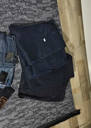 Diğer 7 pantolon 4 tane de iş kıyafeti
