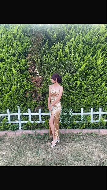 Trendyol & Milla Saten gold renk yırtmaçlı elbise