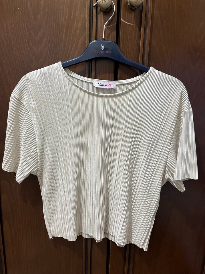 Kadın Beyaz Piliseli Kısa Crop Top - Görsel 3