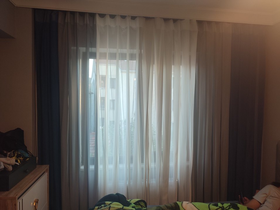 Gri ve Beyaz Düz Modern Tül dikey stor Perde - Görsel 3