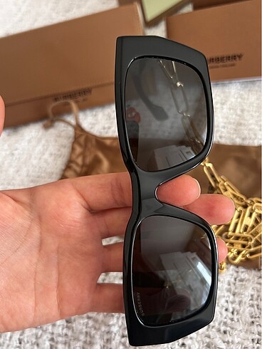 Burberry Zincirli Gold Güneş Gözlüğü - Görsel 7