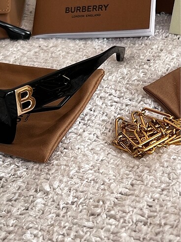 Burberry Zincirli Gold Güneş Gözlüğü - Görsel 6