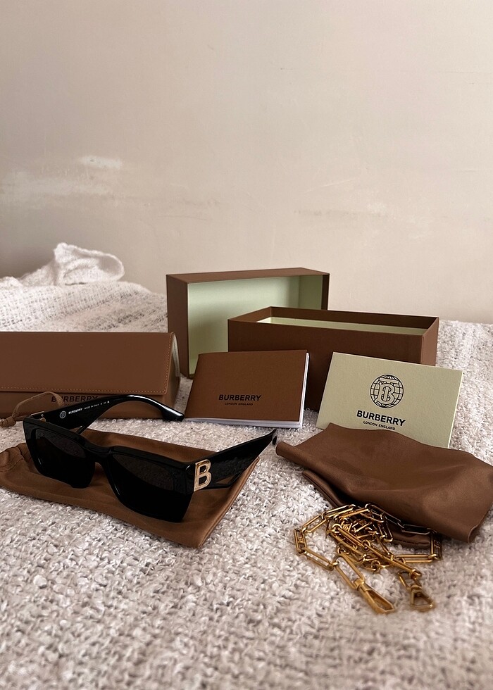 Burberry Zincirli Gold Güneş Gözlüğü - Görsel 2