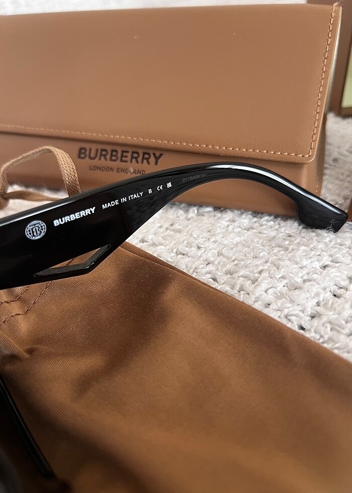 Burberry Zincirli Gold Güneş Gözlüğü - Görsel 5