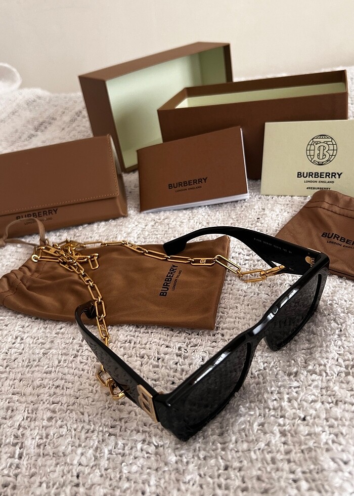 Burberry Zincirli Gold Güneş Gözlüğü - Görsel 3