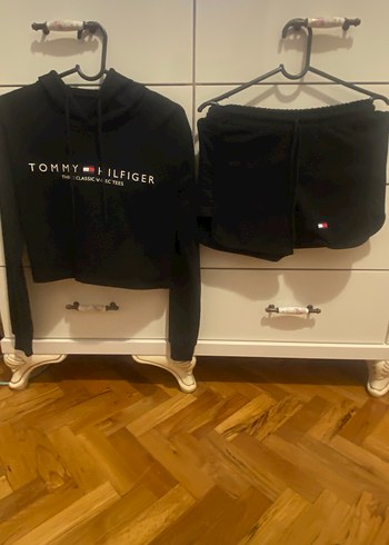 Tommy Hilfiger 17-18 years