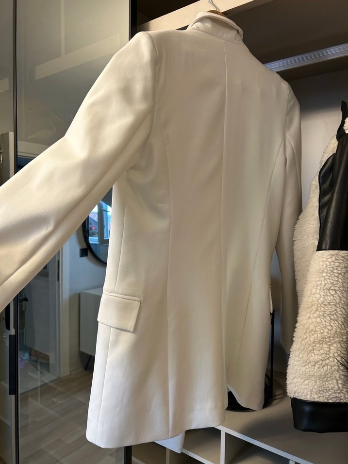 Düğmeli Beyaz Midi Kadın Blazer Ceket - Görsel 3