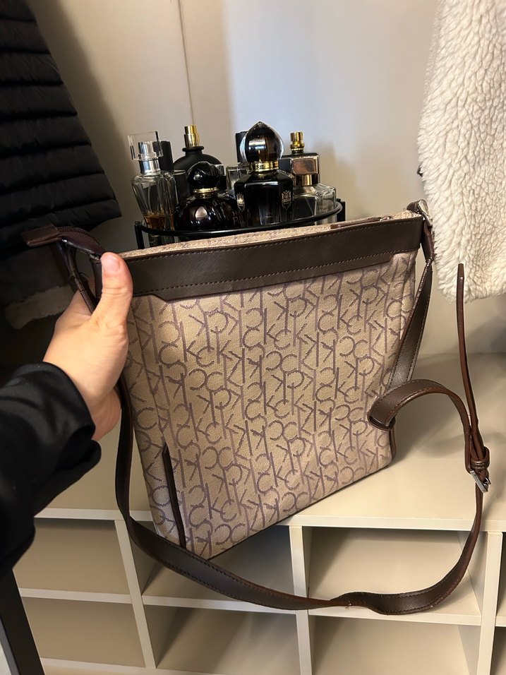 Calvin Klein Kahverengi Deri Desenli Çapraz Çanta - Görsel 2