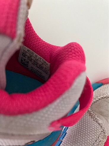22 Beden Adidas spor ayakkabı