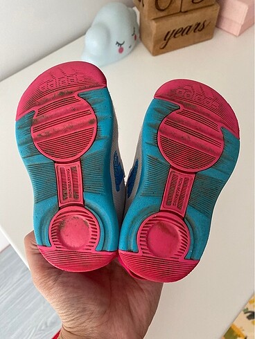 22 Beden çeşitli Renk Adidas spor ayakkabı