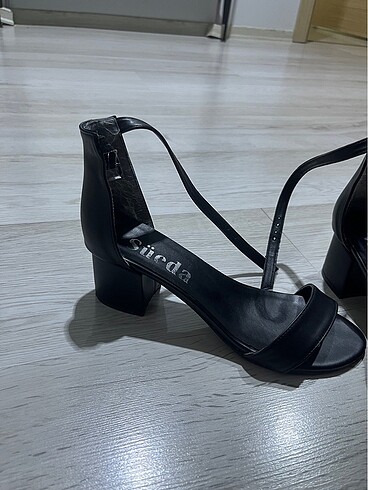 Diğer Tek bantlı topuklu