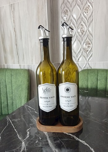 ikili Zeytinyağı ve Ayçiçek Yağı Şişeleri