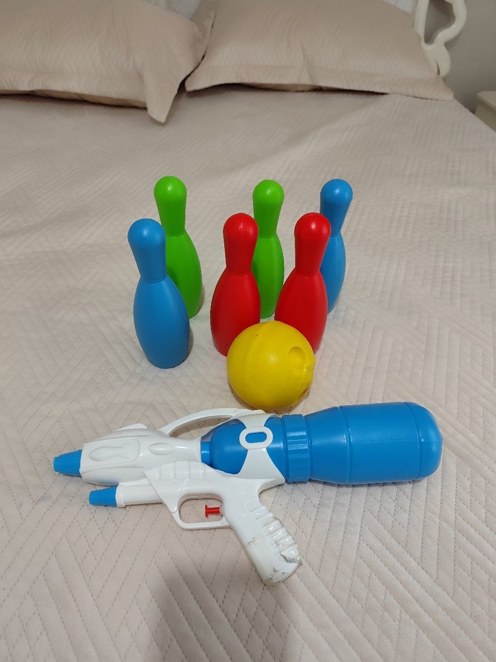 Renkli Bowling Seti ve Su Tabancası Oyuncak - Görsel 2
