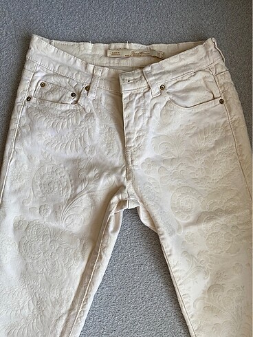 Zara beyaz desenli pantolon