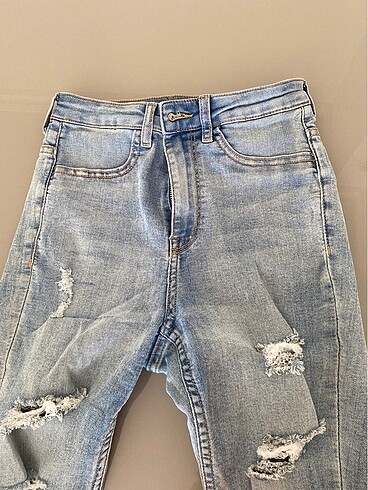 H&M yırtık kot pantolon