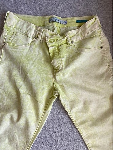 Bershka taşlanmış desen yeşil pantolon