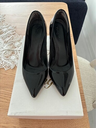 Siyah rugan stiletto