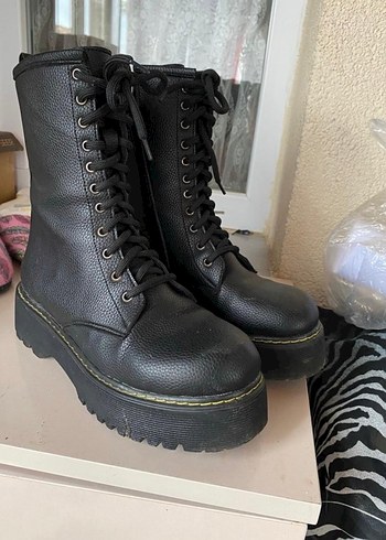 kadın bott marka temsil - Görsel 2