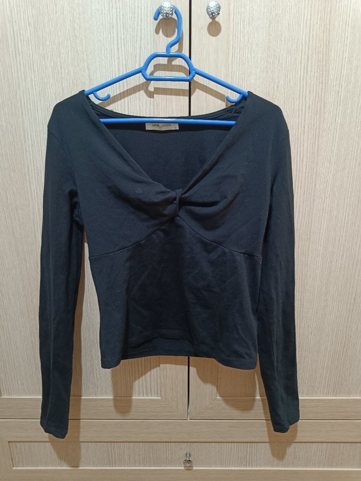 Siyah V Yakalı Uzun Kollu Kadın Bluz - Görsel 2