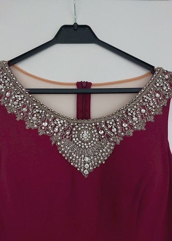 Bordo İşlemeli V Yaka Uzun Abiye Elbise - Görsel 4