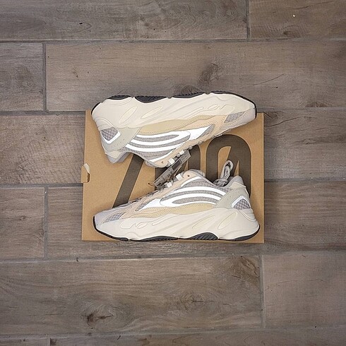 43 Beden Adidas Yeezy Boost 700 V2 Cream
