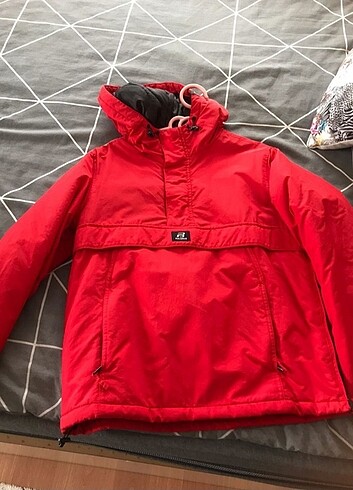 Kırmızı pull and bear mont