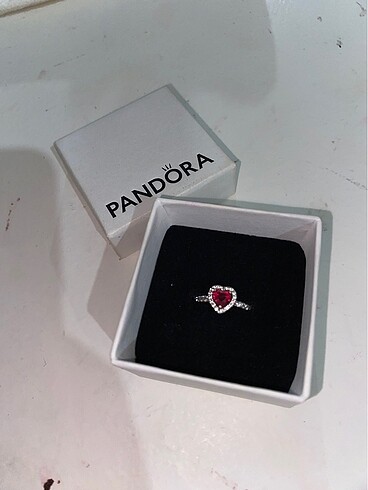 Pandora kırmızı yüksek taşlı kalp yüzük