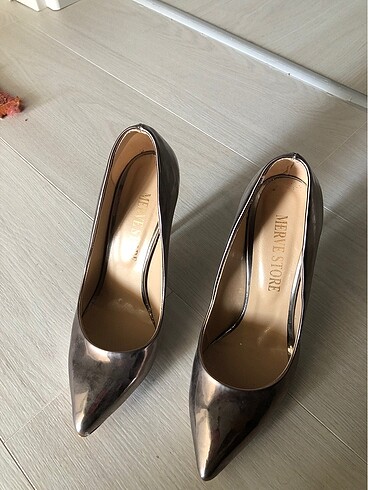 Stiletto topuklu