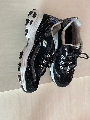 Skechers