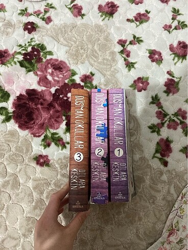 Düşman okullar 3lü kitap seti pazarlığa açığım
