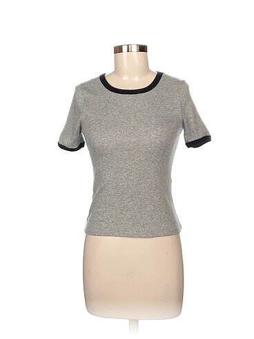 H&M T-shirt %70 İndirimli.