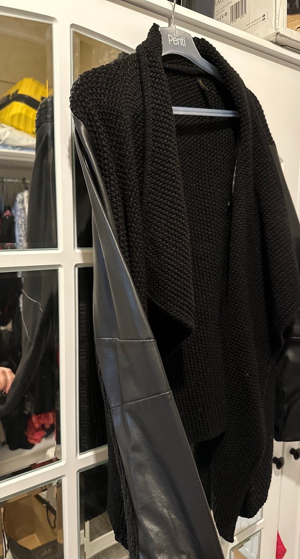 Siyah Örgü Kadın Hırka kolları deri - Görsel 3