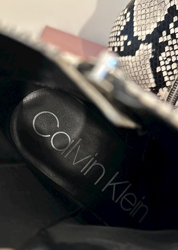 Gri Yılan Desenli Kadın Botu calvin klein - Görsel 3