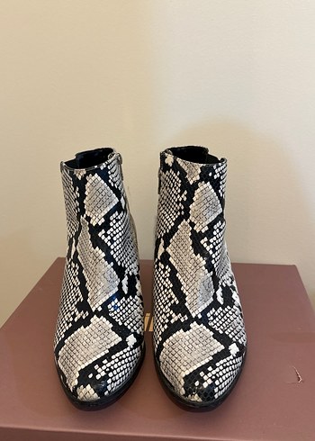 Gri Yılan Desenli Kadın Botu calvin klein - Görsel 5