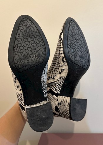 Gri Yılan Desenli Kadın Botu calvin klein - Görsel 4