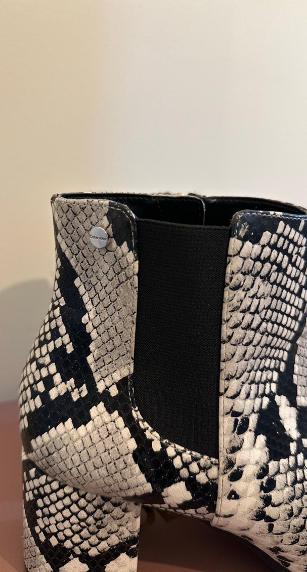 Gri Yılan Desenli Kadın Botu calvin klein - Görsel 2