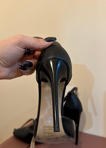 Divarese stiletto Kemer Detaylı Siyah İnce Topuklu Kadın Ayakka - Görsel 5