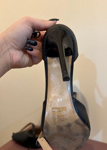 Divarese stiletto Kemer Detaylı Siyah İnce Topuklu Kadın Ayakka - Görsel 4